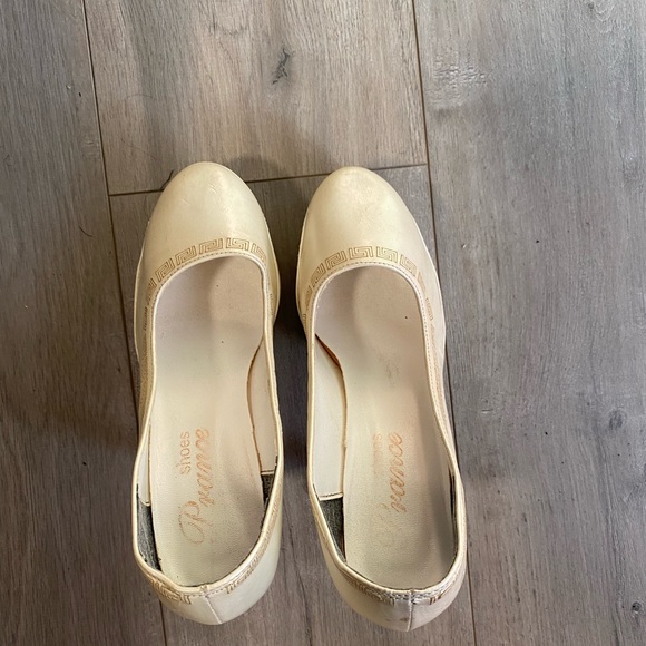 A Few Shoess - Picture 2 of 8